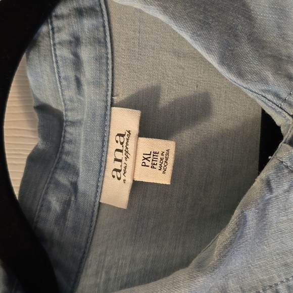 A.N.A WOMENS PETITE PLUS SIZE BLUE LIGHT WASH SHORT SLEEVE FRONT BUTTON TOP PXL - Picture 3 of 15